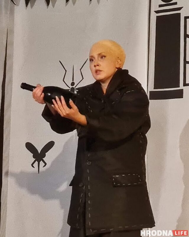 "Система учит не слышать, а подавлять". Уволенные актёры из Гродно показали в Вильнюсе «Третью смену»