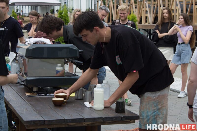 100 рублей за капучино от победителя. В Гродно прошёл первый городской арт-батл среди бариста