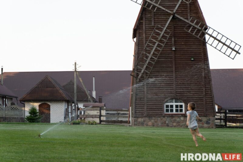Ночной костёр, танцы и "папараць-кветка". Под Гродно ещё раз отпраздновали Купалье