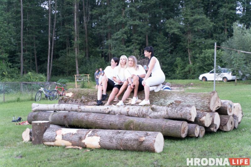 Ночной костёр, танцы и "папараць-кветка". Под Гродно ещё раз отпраздновали Купалье