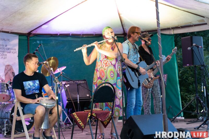 Ночной костёр, танцы и "папараць-кветка". Под Гродно ещё раз отпраздновали Купалье