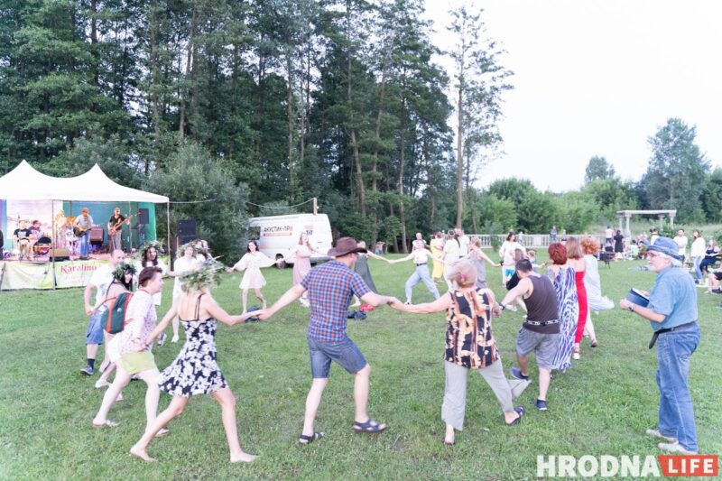 Ночной костёр, танцы и "папараць-кветка". Под Гродно ещё раз отпраздновали Купалье