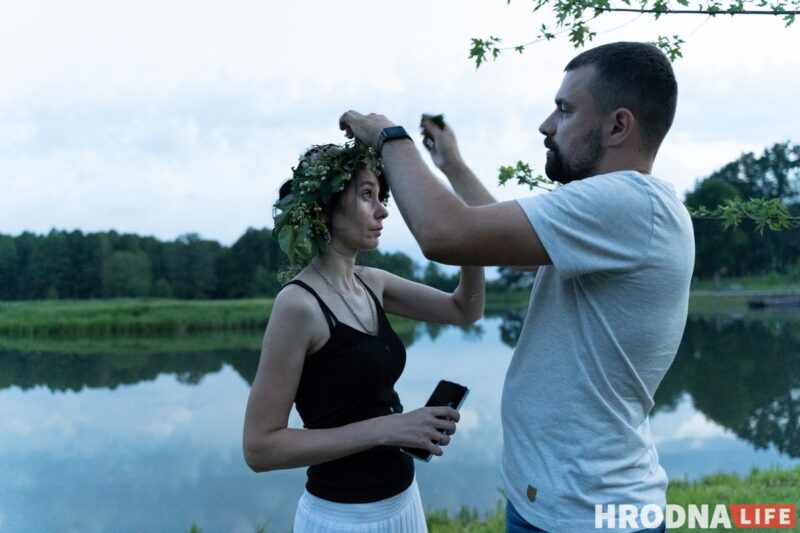 Ночной костёр, танцы и "папараць-кветка". Под Гродно ещё раз отпраздновали Купалье