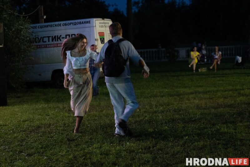 Ночной костёр, танцы и "папараць-кветка". Под Гродно ещё раз отпраздновали Купалье