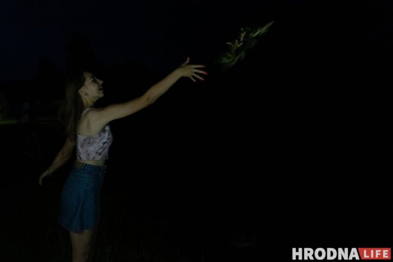 Ночной костёр, танцы и "папараць-кветка". Под Гродно ещё раз отпраздновали Купалье