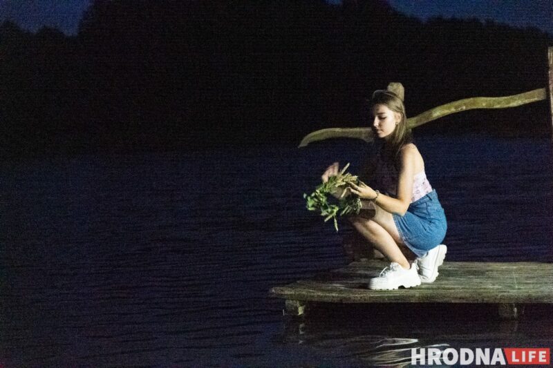 Ночной костёр, танцы и "папараць-кветка". Под Гродно ещё раз отпраздновали Купалье