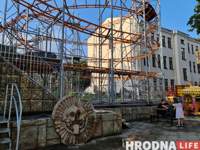 Амерыканскія горкі ў стылі мая: атракцыёнам у парку Жылібера мяняюць выгляд