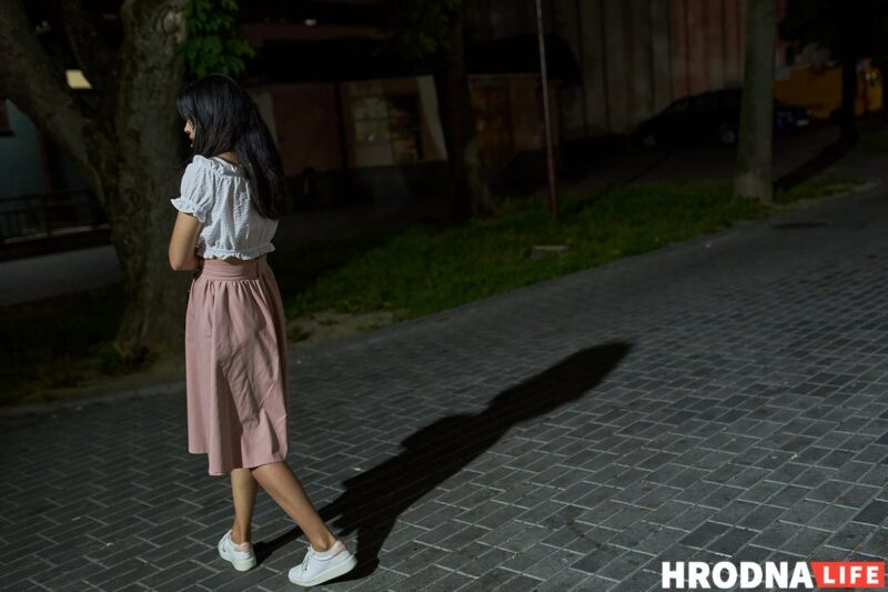 Людзі, эмоцыя, колер. Глядзіце, як выглядае начное жыццё ў Гродне