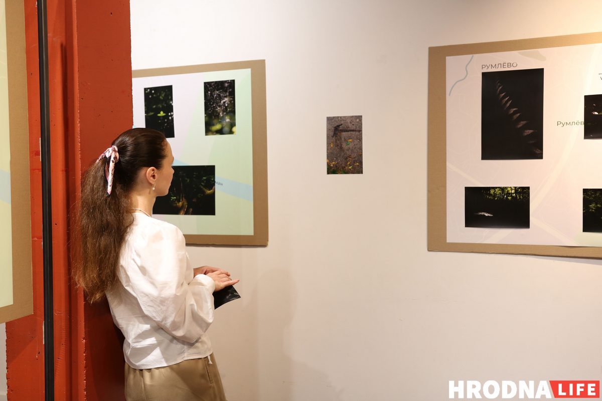 "Связь со спутниками потеряна". Александр Саенко - о новой выставке, "подводном плавании" и призрачной надежде