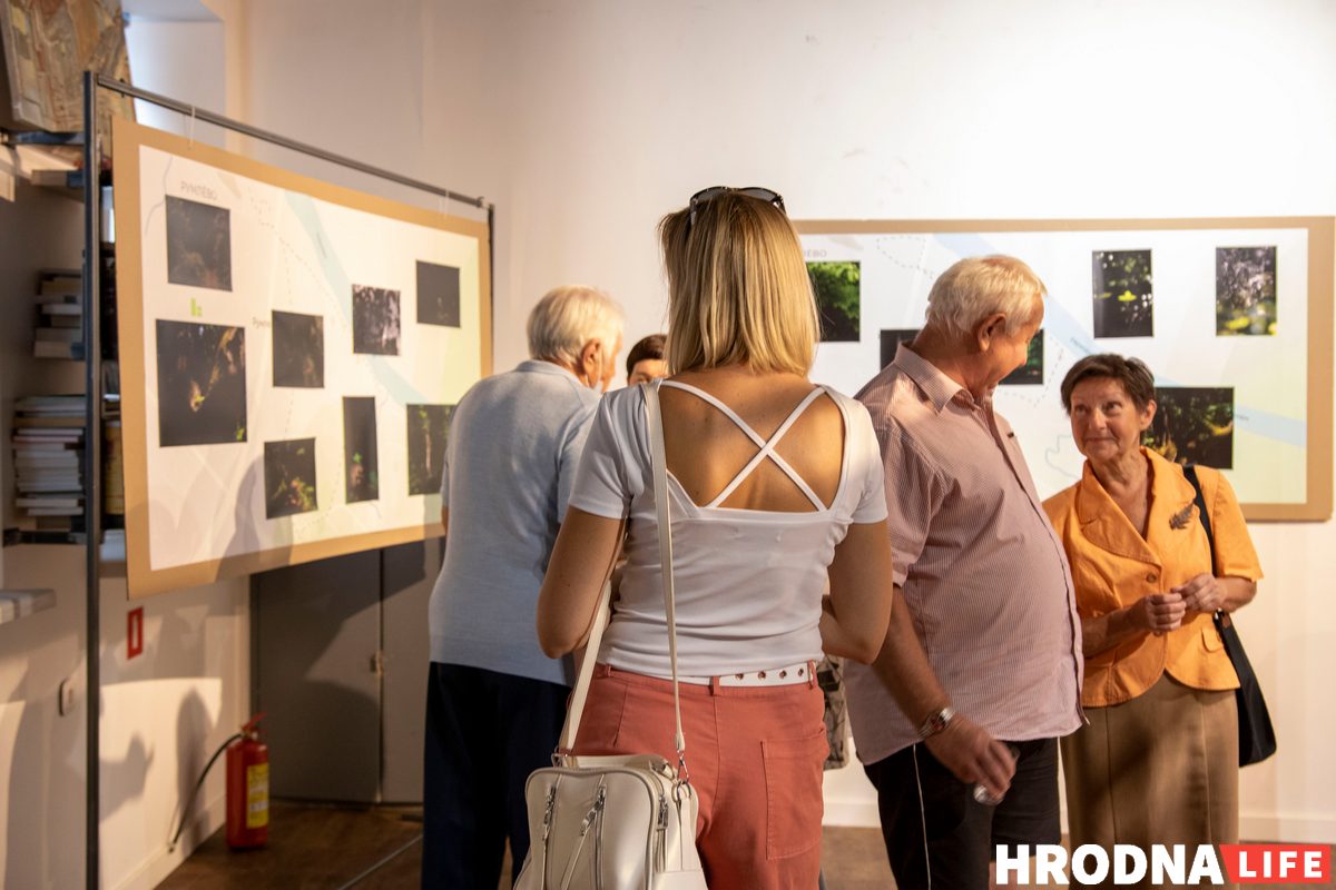 "Связь со спутниками потеряна". Александр Саенко - о новой выставке, "подводном плавании" и призрачной надежде