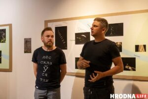 "Связь со спутниками потеряна". Александр Саенко - о новой выставке, "подводном плавании" и призрачной надежде