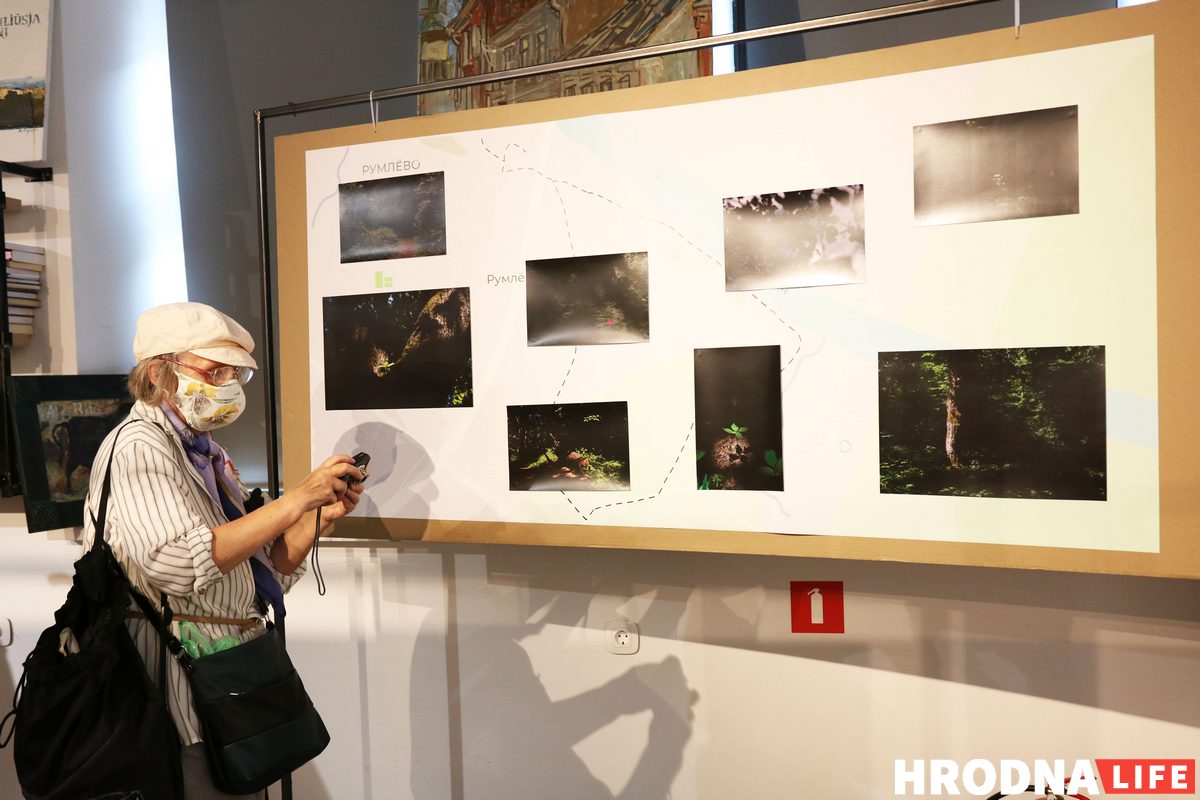 "Связь со спутниками потеряна". Александр Саенко - о новой выставке, "подводном плавании" и призрачной надежде