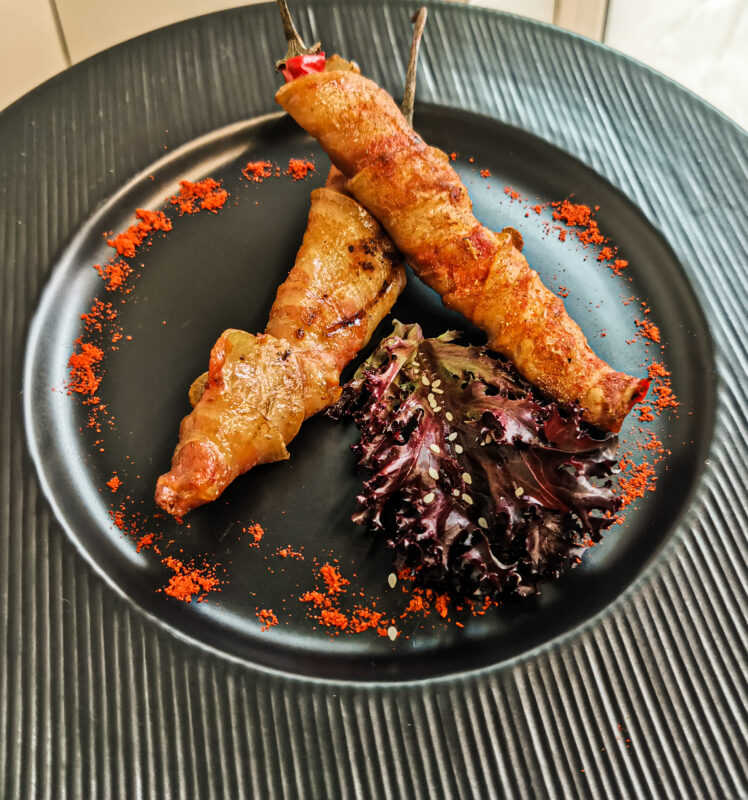 Техасское BBQ и живая музыка. В Гродно открылся новый гастро-паб «Пятница»