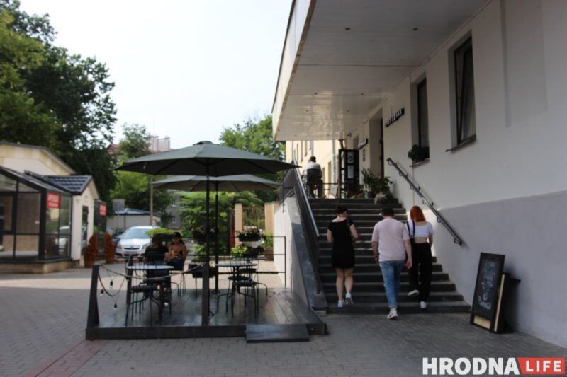 Техасское BBQ и живая музыка. В Гродно открылся новый гастро-паб «Пятница»