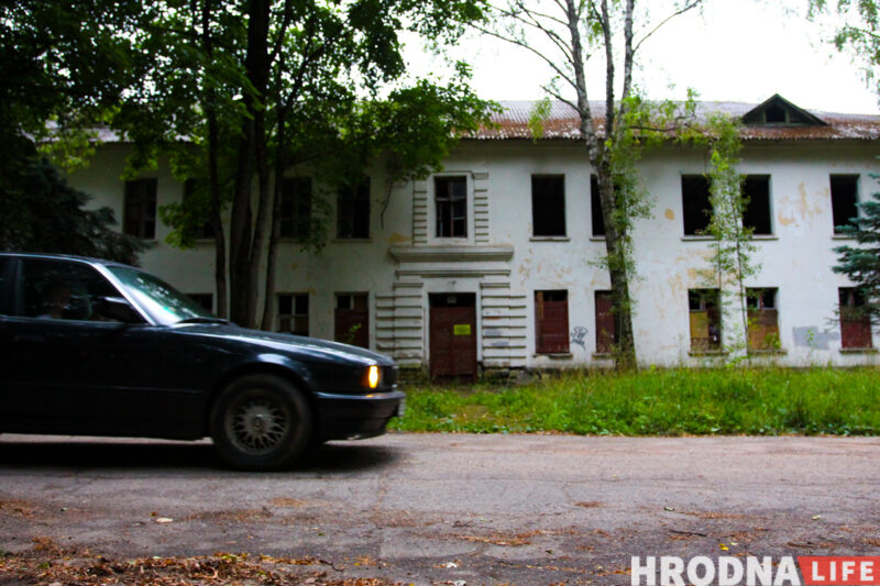 Храм в спортзале и приют для котиков. Как сейчас выглядит бывший военный городок на Фолюше, который скоро исчезнет