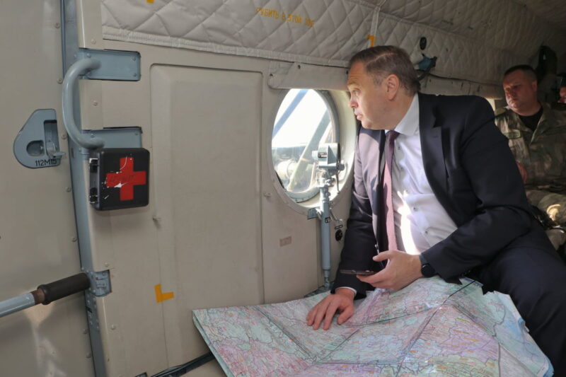 Владимир Караник с высоты осматривает Гродненскую область. Уже год работает здесь председателнм облисполкома. Источник фото: личная страница В.Караника в Facebook