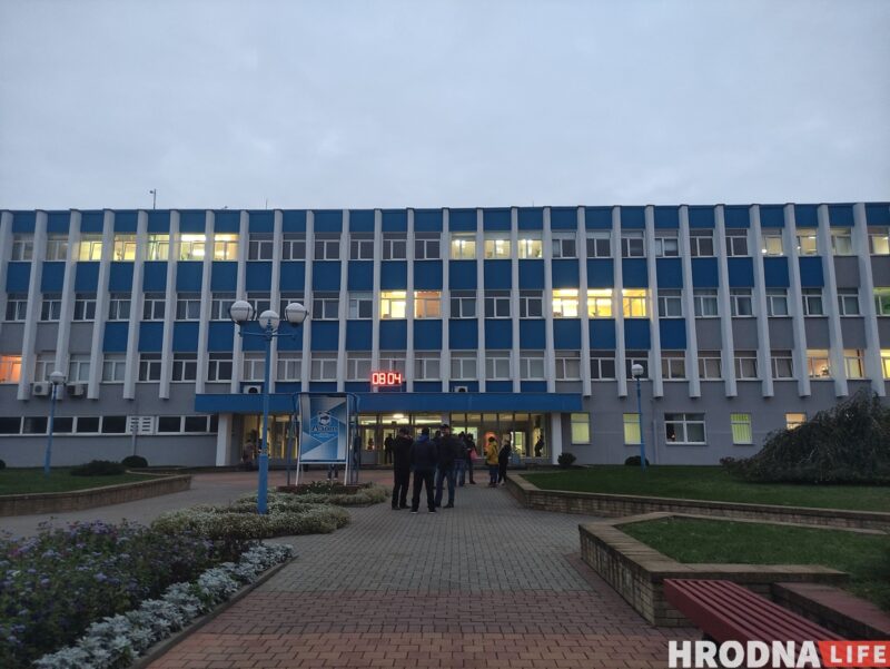 Задержали как минимум 12 сотрудников “Гродно Азот”. Что с ними происходит после задержания? "Азотовцы" в октябре 2020 года. Фото: Hrodna.life