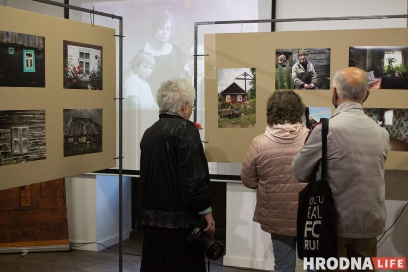 «Любовь - хатка, котик - душа». Выставку Наталии Дорош «Карані» открыли в Гродно