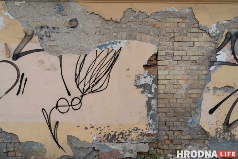 Бесценно и почти бесплатно. 5 фактов о Станиславовской кафлярне Друцких-Любецких, которую не могут продать даже со скидкой