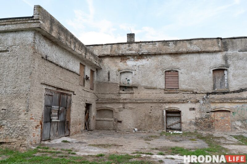 Бесценно и почти бесплатно. 5 фактов о Станиславовской кафлярне Друцких-Любецких, которую не могут продать даже со скидкой