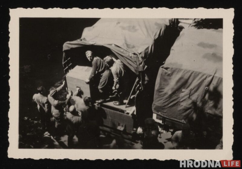 Разрушенный город и очереди евреев: смотрите уникальные снимки Гродно, которые сделал немецкий полицейский 80 лет назад