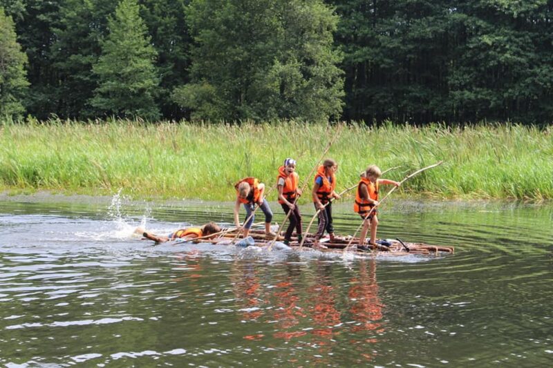 "Развівашкі адпачываюць". Адвялі дзяцей у лес, забралі мабільнікі і далі волю. Як гродзенскія інструктары выхоўваюць заваёўнікаў вяршыняў
