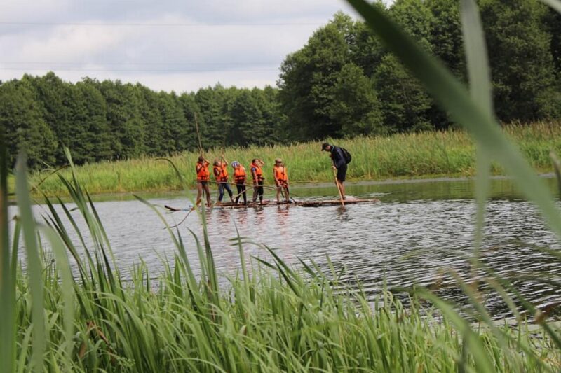 "Развівашкі адпачываюць". Адвялі дзяцей у лес, забралі мабільнікі і далі волю. Як гродзенскія інструктары выхоўваюць заваёўнікаў вяршыняў