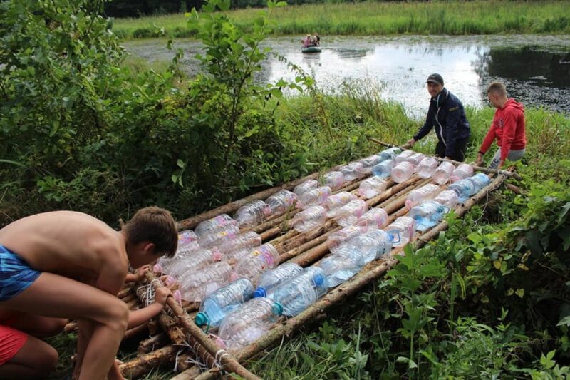 "Развівашкі адпачываюць". Адвялі дзяцей у лес, забралі мабільнікі і далі волю. Як гродзенскія інструктары выхоўваюць заваёўнікаў вяршыняў
