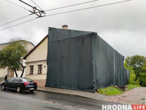 Часть снесут, появится четвертый этаж, но сохранят роспись. В Гродно на Большой Троицкой отреставрируют здание Часть снесут, появится четвертый этаж, но сохранят роспись. В Гродно на Большой Троицкой отреставрируют здание