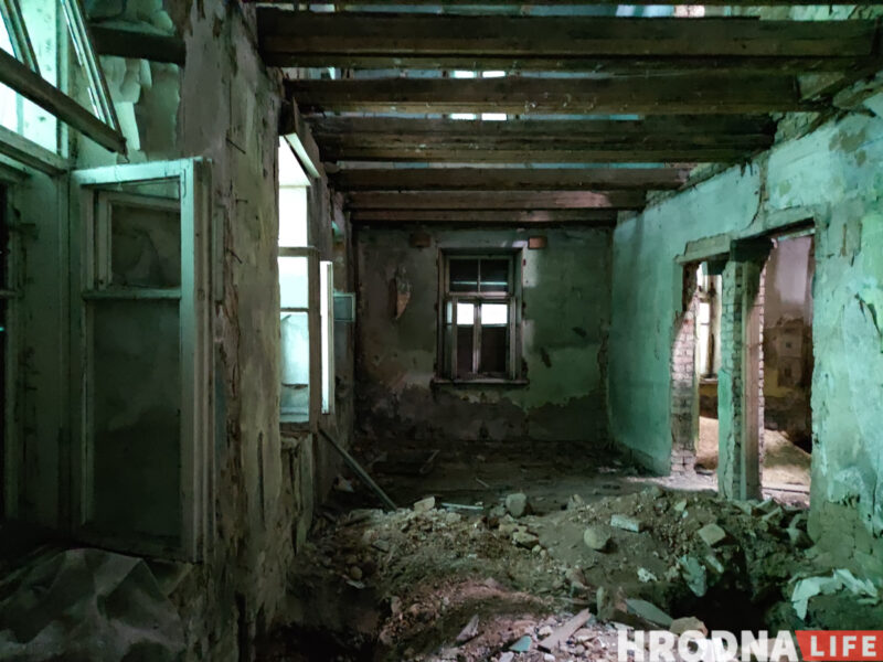 Часть снесут, появится четвертый этаж, но сохранят роспись. В Гродно на Большой Троицкой отреставрируют здание