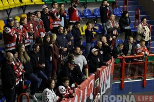 В Гродно накажут болельщиков, которые не встали под государственный гимн. Подробности задержания