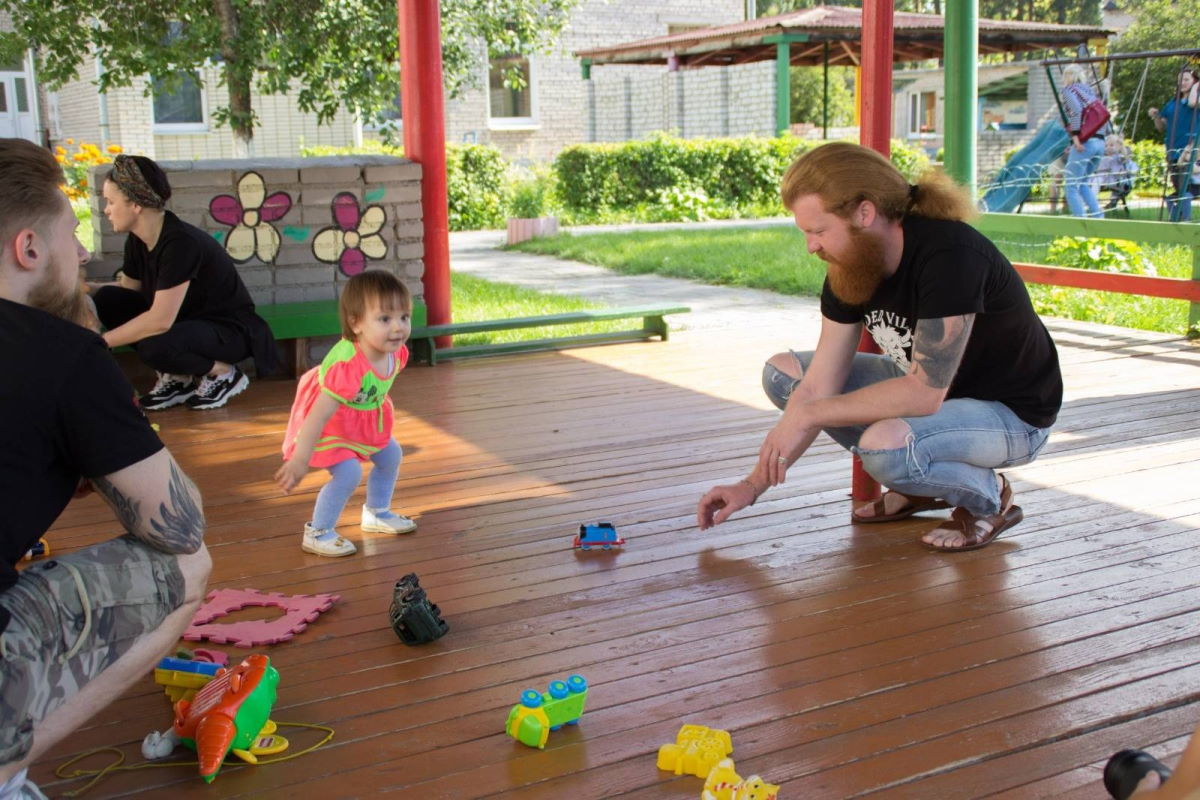 “Борода - не показатель”. Бородатые из Гродно репетировали Хэллоуин, чтобы помочь детям