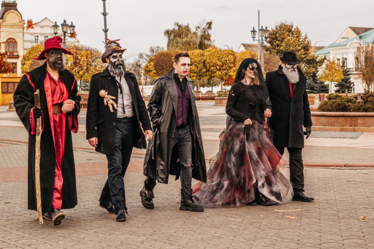 “Борода - не показатель”. Бородатые из Гродно репетировали Хэллоуин, чтобы помочь детям