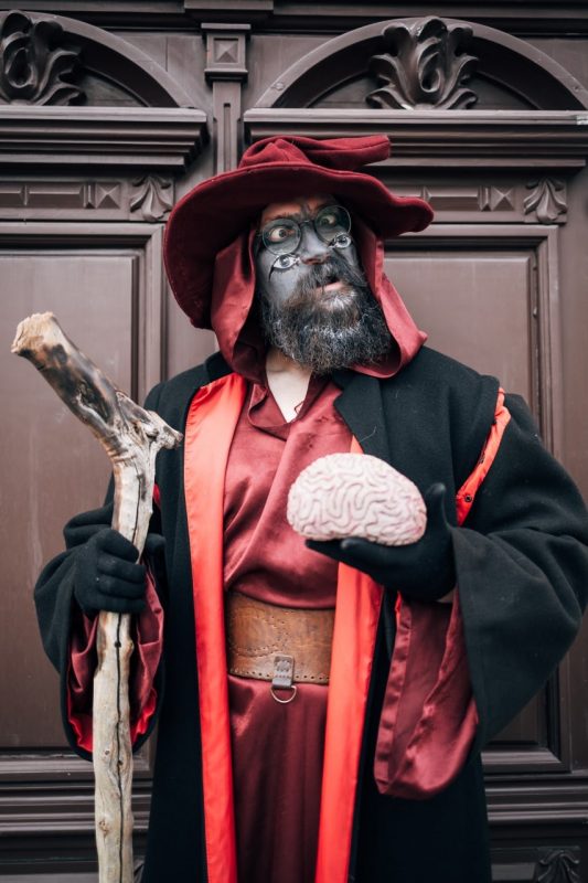 “Борода - не показатель”. Бородатые из Гродно репетировали Хэллоуин, чтобы помочь детям