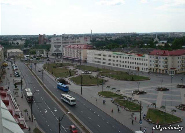 “Уничтожили за один вечер”. Как 15 лет назад Советская площадь осталась без единого дерева