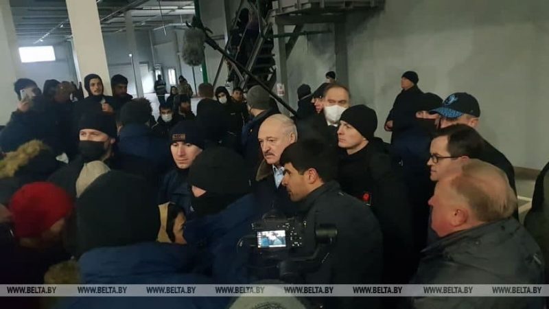 Александр Лукашенко приехал к мигрантам в Брузги