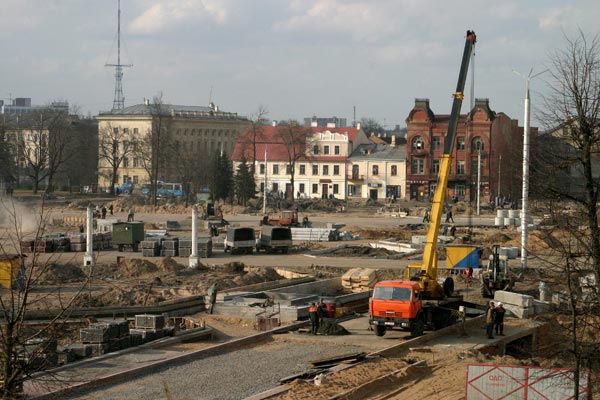 “Уничтожили за один вечер”. Как 15 лет назад Советская площадь осталась без единого дерева