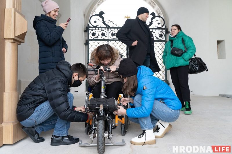 Неприступный Старый замок: Аня в инвалидной коляске попала только в один зал, Лера с ДЦП боялась спускаться по лестнице без перил