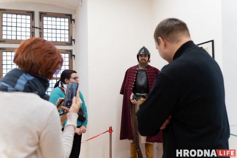 Неприступный Старый замок: Аня в инвалидной коляске попала только в один зал, Лера с ДЦП боялась спускаться по лестнице без перил