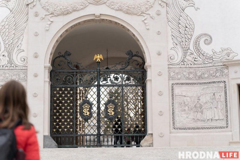 Неприступный Старый замок: Аня в инвалидной коляске попала только в один зал, Лера с ДЦП боялась спускаться по лестнице без перил