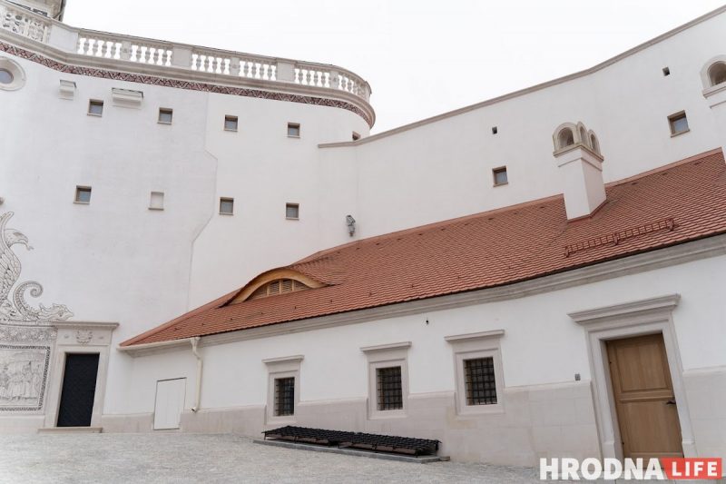 Неприступный Старый замок: Аня в инвалидной коляске попала только в один зал, Лера с ДЦП боялась спускаться по лестнице без перил