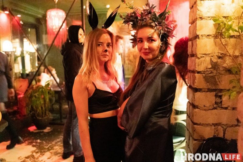 “Бармены разрисованные и атмосфера крутая”. Как отметили Хэллоуин в Гродно