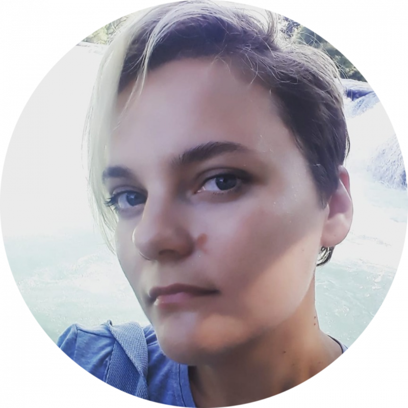 Стол-книга из БССР, тумба из ГДР и “харизматичный кот”. Гродненка реставрирует винтажную мебель и создает арт-объекты, которые “выбирают ее сами”