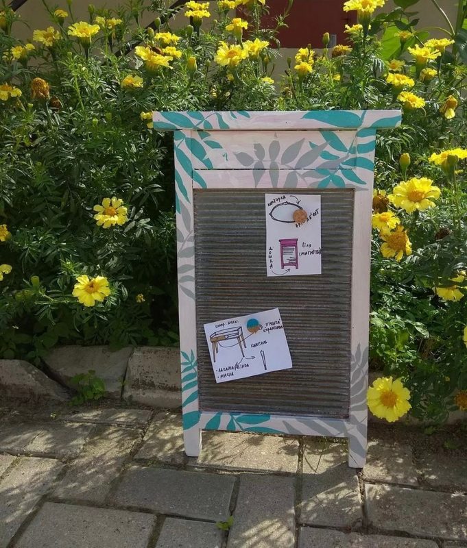 Стол-книга из БССР, тумба из ГДР и “харизматичный кот”. Гродненка реставрирует винтажную мебель и создает арт-объекты, которые “выбирают ее сами”