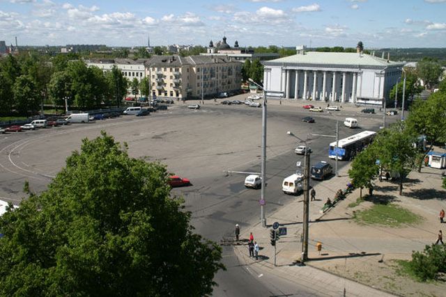 “Уничтожили за один вечер”. Как 15 лет назад Советская площадь осталась без единого дерева