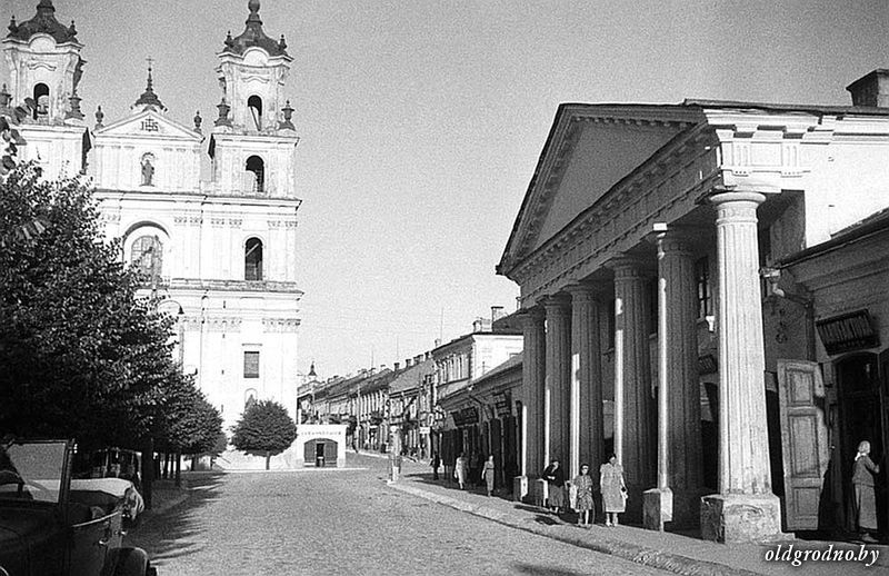 “Уничтожили за один вечер”. Как 15 лет назад Советская площадь осталась без единого дерева