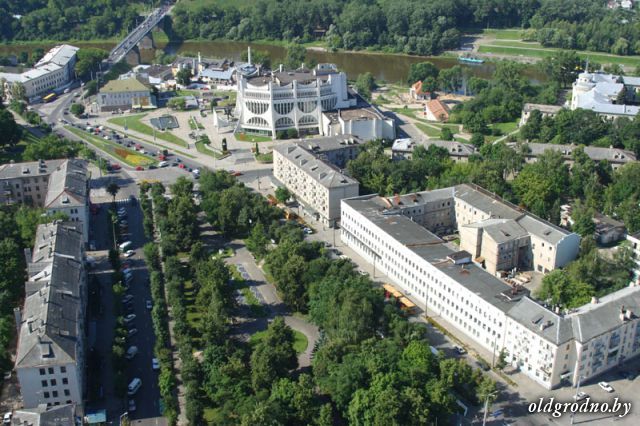 “Уничтожили за один вечер”. Как 15 лет назад Советская площадь осталась без единого дерева