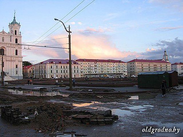 “Уничтожили за один вечер”. Как 15 лет назад Советская площадь осталась без единого дерева