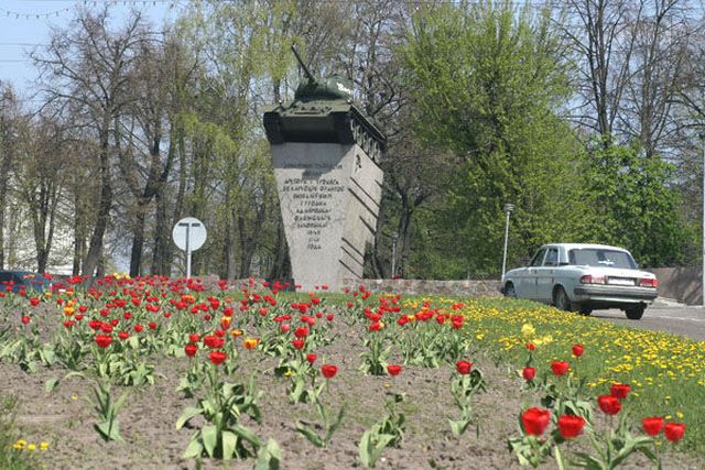 “Уничтожили за один вечер”. Как 15 лет назад Советская площадь осталась без единого дерева