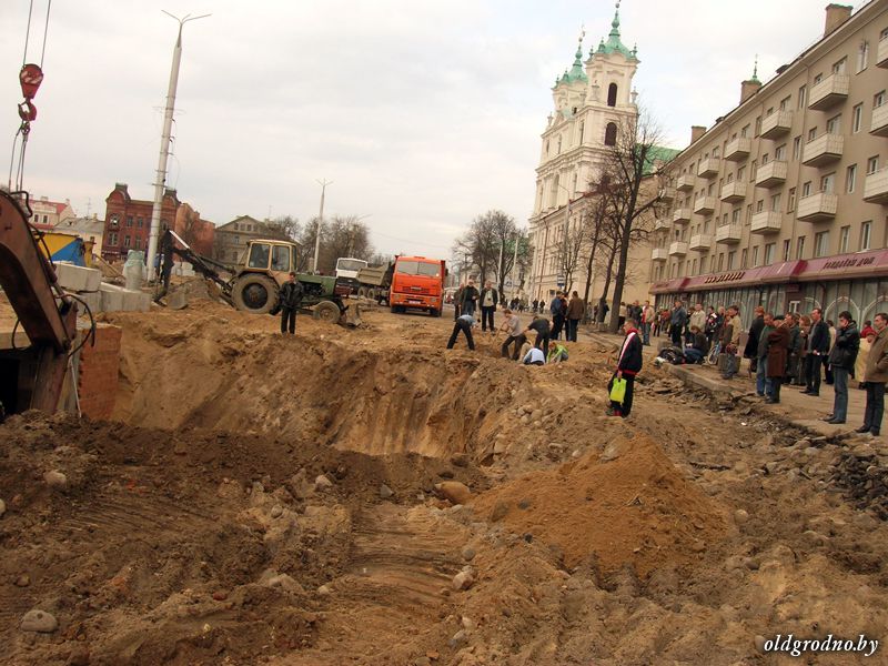 “Уничтожили за один вечер”. Как 15 лет назад Советская площадь осталась без единого дерева